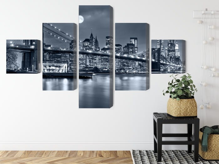 Obraz Wieloczęściowy Nocna Panorama Nowego Jorku Z Księżycem Na Niebie
