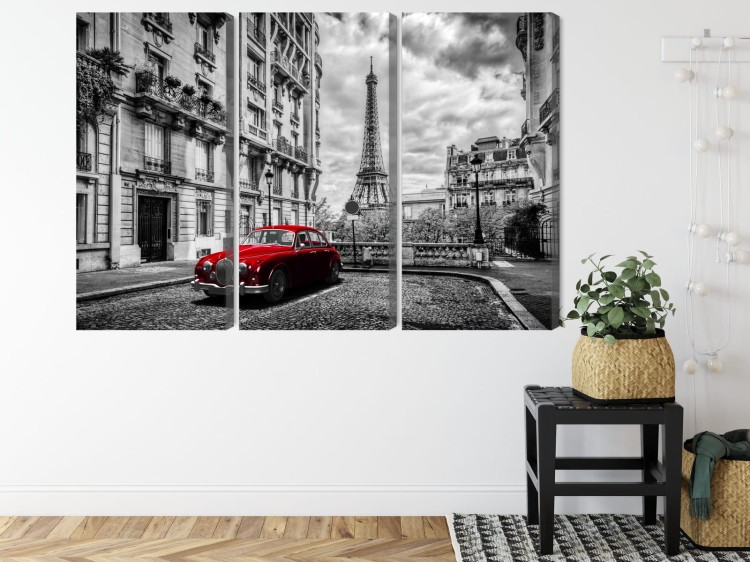 Obraz Wieloczęściowy Czerwony Samochód Retro Na Tle Wieży Eiffla