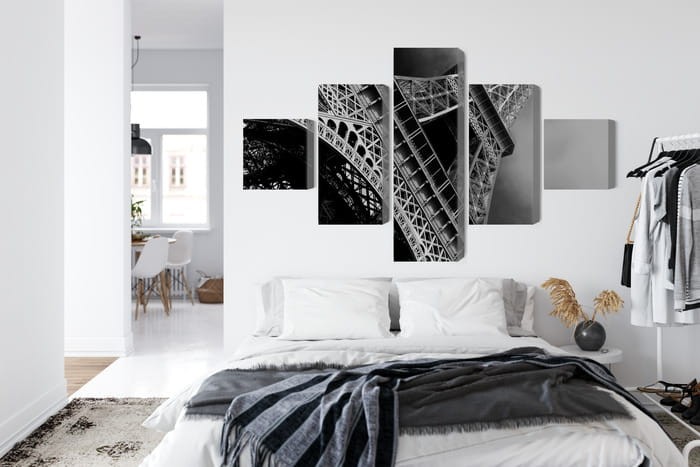 Obraz Wieloczęściowy Czarno-Biały Widok Na Wieżę Eiffla Od Dołu